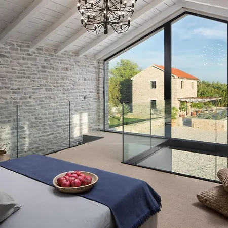 Vila Bas De Bas *
